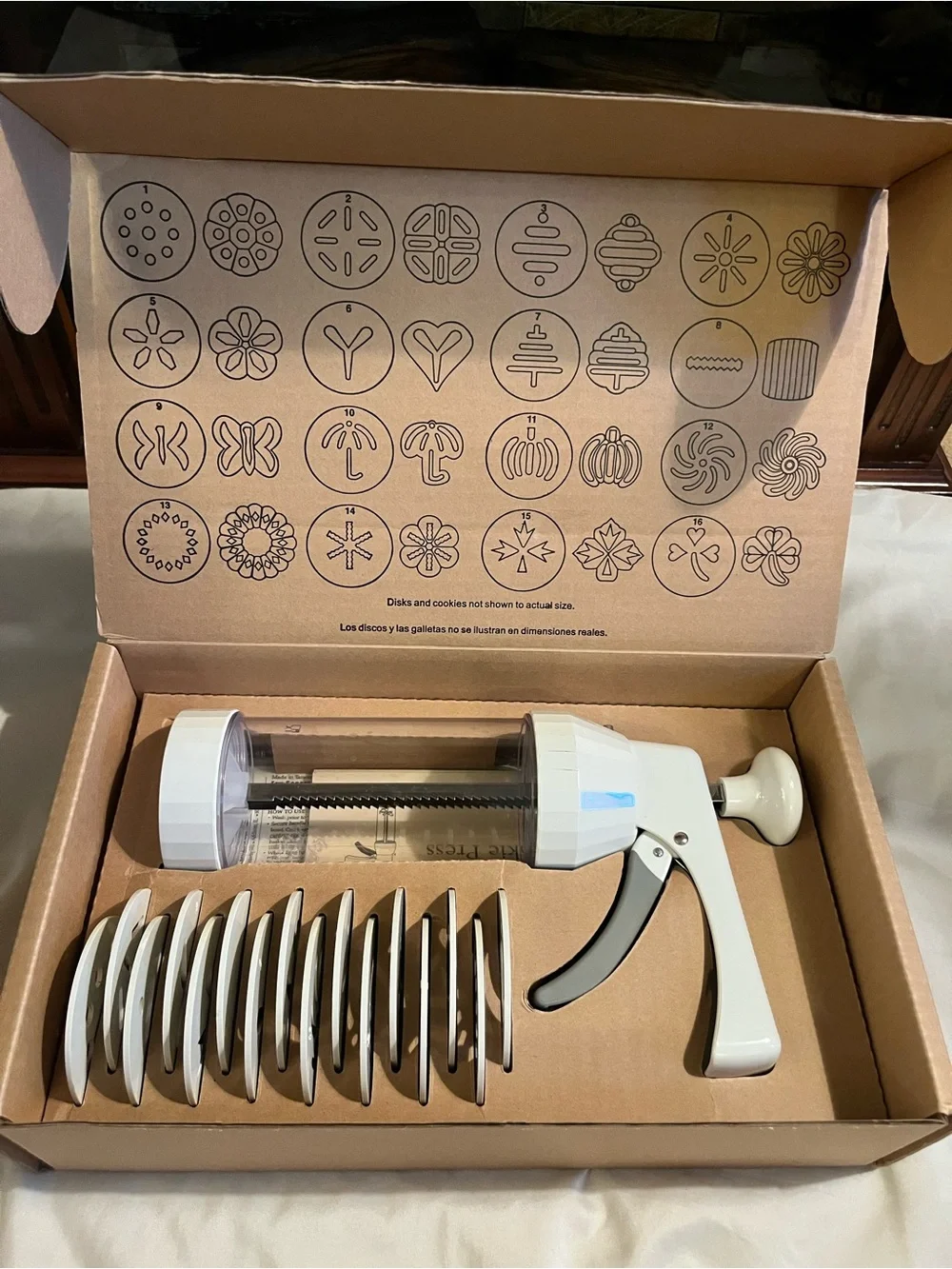 Brand New Pampered Chef Cookie Press Maker Holiday Baking